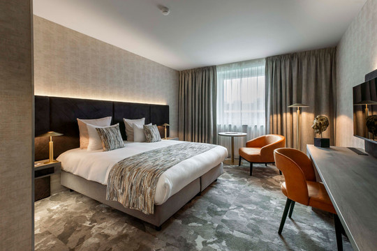 Chambre Exécutive avec lit king size confortable à l’hôtel Van der Valk Waterloo