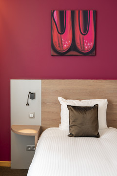 Chambre simple avec lit confortable à l'hôtel Van der Valk Waterloo